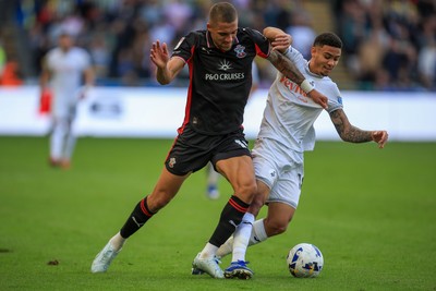 180426 - Swansea City v Southampton - Sky Bet Championship - Gustavo Nunes of Swansea City battles for the ball with Nathan Wood of Southampton