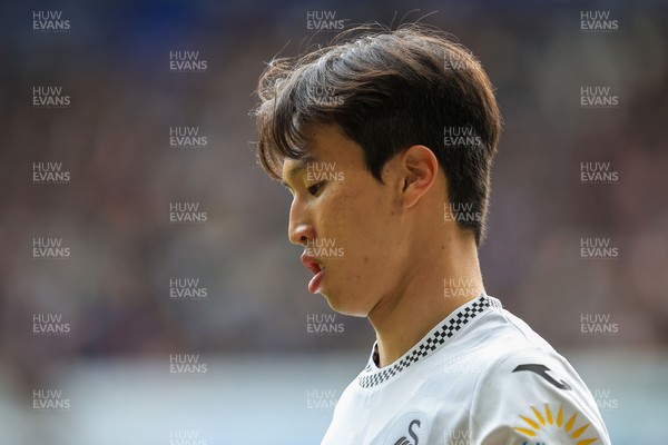 180426 - Swansea City v Southampton - Sky Bet Championship - Eom Ji-Sung of Swansea City