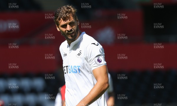 060816 -  Swansea City v Stade Rennais, Pre-season Friendly - Swansea City new signing Fernando Llorente starts the match