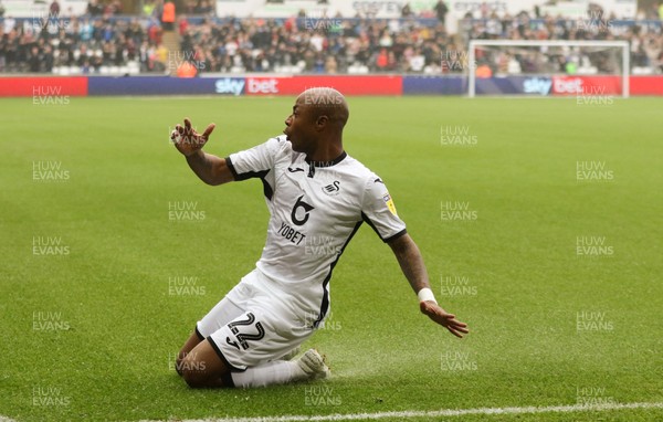 051019 - Swansea City v Stoke City, SkyBet Championship - Andre Ayew of Swansea City celebrates after scoring goal in opening minute of the match