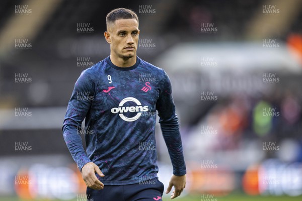 041123 - Swansea City v Sunderland - Sky Bet Championship - Jerry Yates of Swansea City during the warm up