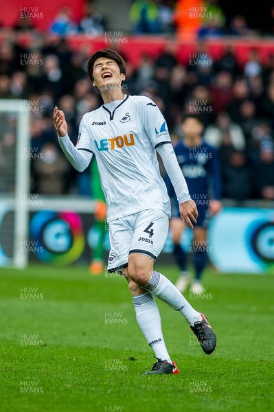 170318 - Swansea City v Tottenham Hotspur, FA CUP - Ki Sung Yueng of Swansea reacts during the game 