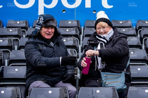 170318 - Swansea City v Tottenham Hotspur, FA CUP - A couple of fans keep warm with a flask of tea ahead of the game 