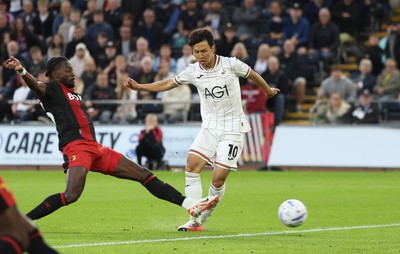 010926 Swansea City v Watford, EFL Sky Bet Championship - Ji-Sung Eom of Swansea City scores the opening goal