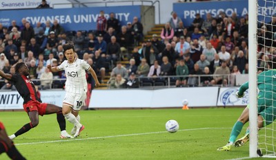 010926 Swansea City v Watford, EFL Sky Bet Championship - Ji-Sung Eom of Swansea City scores the opening goal