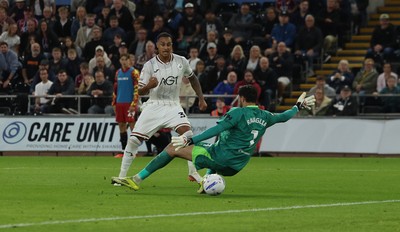 010926 Swansea City v Watford, EFL Sky Bet Championship - Adam Idah of Swansea City beats Watford goalkeeper Federico Ravaglia to score the second goal