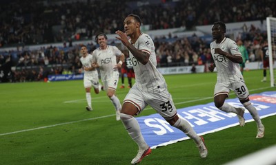 010926 Swansea City v Watford, EFL Sky Bet Championship - Adam Idah of Swansea City celebrates after he beats Watford goalkeeper Federico Ravaglia to score the second goal