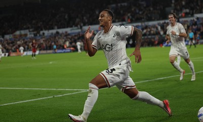 010926 Swansea City v Watford, EFL Sky Bet Championship - Adam Idah of Swansea City celebrates after he beats Watford goalkeeper Federico Ravaglia to score the second goal