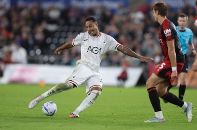 010926 Swansea City v Watford, EFL Sky Bet Championship - Adam Idah of Swansea City shoots at goal