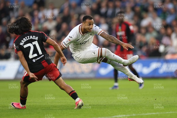 010926 Swansea City v Watford, EFL Sky Bet Championship - Adam Idah of Swansea City looks to shoot at goal