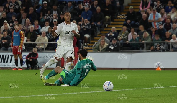 010926 Swansea City v Watford, EFL Sky Bet Championship - Adam Idah of Swansea City beats Watford goalkeeper Federico Ravaglia to score the second goal