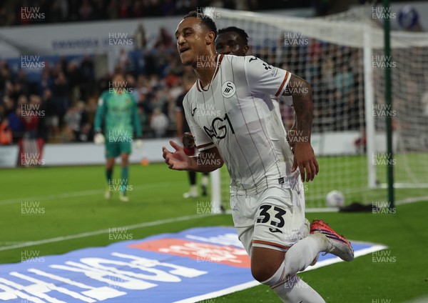 010926 Swansea City v Watford, EFL Sky Bet Championship - Adam Idah of Swansea City celebrates after he beats Watford goalkeeper Federico Ravaglia to score the second goal