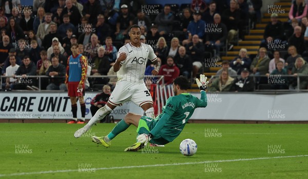 010926 Swansea City v Watford, EFL Sky Bet Championship - Adam Idah of Swansea City beats Watford goalkeeper Federico Ravaglia to score the second goal