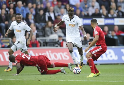 230917 - Swansea City v Watford, Premier League - Tammy Abraham of Swansea City takes on Christian Kabasele of Watford and Adrian Mariappa of Watford