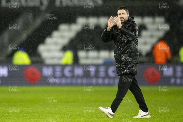 010124 - Swansea City v West Bromwich Albion - Sky Bet Championship - Swansea City interim manager Alan Sheehan applauds fans at full time