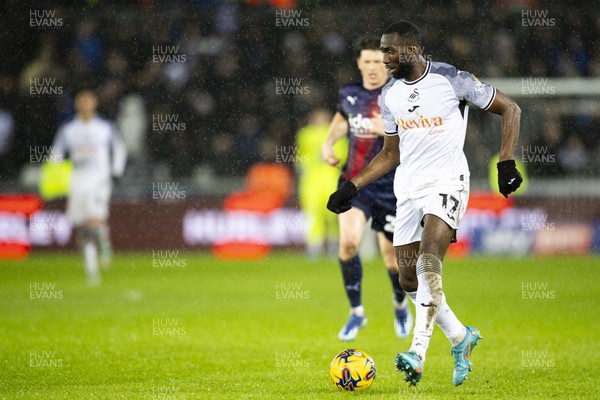 010124 - Swansea City v West Bromwich Albion - Sky Bet Championship - Yannick Bolasie of Swansea City in action