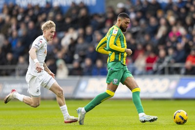 010126 - Swansea City v West Bromwich Albion - Sky Bet Championship - George Campbell of West Brom in action against Melker Widell of Swansea City