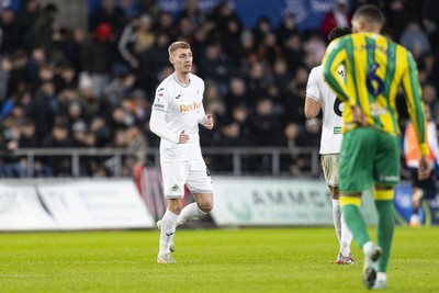 010126 - Swansea City v West Bromwich Albion - Sky Bet Championship - Jay Fulton of Swansea City in action