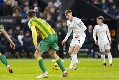 010126 - Swansea City v West Bromwich Albion - Sky Bet Championship - Jay Fulton of Swansea City scores his sides first goal