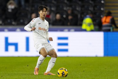 010126 - Swansea City v West Bromwich Albion - Sky Bet Championship - Eom Ji-Sung of Swansea City in action