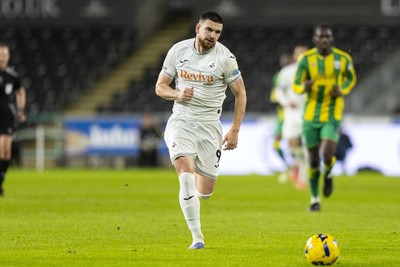 010126 - Swansea City v West Bromwich Albion - Sky Bet Championship - Zan Vipotnik of Swansea City in action