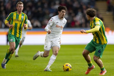 010126 - Swansea City v West Bromwich Albion - Sky Bet Championship - Josh Key of Swansea City in action