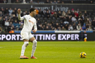 010126 - Swansea City v West Bromwich Albion - Sky Bet Championship - Ben Cabango of Swansea City in action