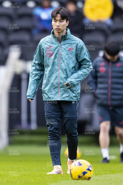 010126 - Swansea City v West Bromwich Albion - Sky Bet Championship - Eom Ji-Sung of Swansea City during the warm up