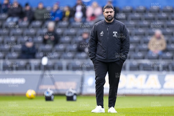 010126 - Swansea City v West Bromwich Albion - Sky Bet Championship - Swansea City manager Vítor Matos during the warm up