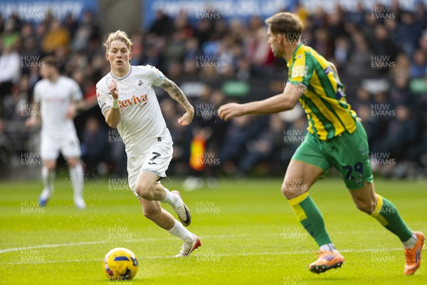 010126 - Swansea City v West Bromwich Albion - Sky Bet Championship - Melker Widell of Swansea City in action