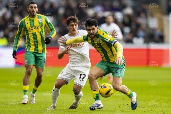 010126 - Swansea City v West Bromwich Albion - Sky Bet Championship - Goncalo Franco of Swansea City in action against Alex Mowatt of West Brom