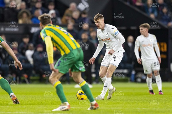 010126 - Swansea City v West Bromwich Albion - Sky Bet Championship - Jay Fulton of Swansea City scores his sides first goal