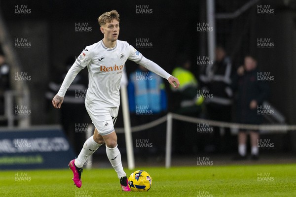 010126 - Swansea City v West Bromwich Albion - Sky Bet Championship - Ethan Galbraith of Swansea City in action