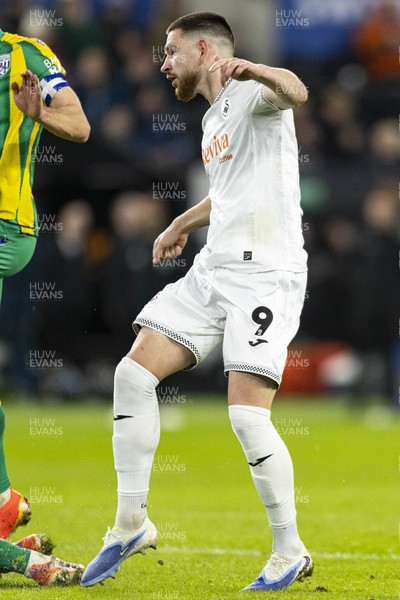 010126 - Swansea City v West Bromwich Albion - Sky Bet Championship - Zan Vipotnik of Swansea City in action