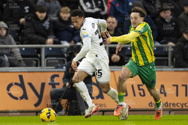 010126 - Swansea City v West Bromwich Albion - Sky Bet Championship - Ronald of Swansea City in action against Callum Styles of West Brom