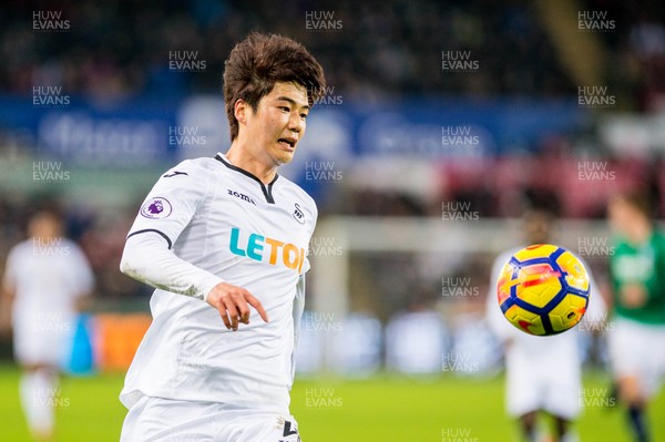 091217 - Swansea City v West Bromwich Albion, Premier League - Ki Sung-Yueng of Swansea City in action 