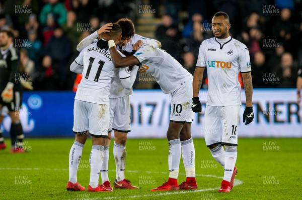 091217 - Swansea City v West Bromwich Albion, Premier League - Luciano Narsingh Ki Sung-Yueng and Tammy Abraham of Swansea City celebrates their win at final whistle 