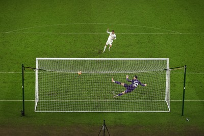 110126 - Swansea City v West Bromwich Albion - FA Cup Third Round - Jay Fulton of Swansea City scores a goal in the penalty shoot out