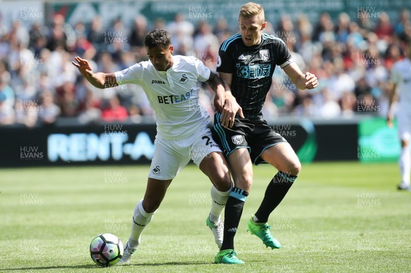 210517 - Swansea City v West Bromwich Albion, Premier League - Kyle Naughton of Swansea City takes on Darren Fletcher of West Bromwich Albion