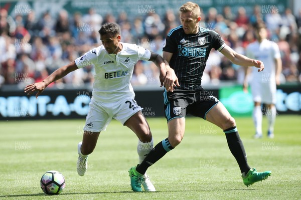 210517 - Swansea City v West Bromwich Albion, Premier League - Kyle Naughton of Swansea City takes on Darren Fletcher of West Bromwich Albion