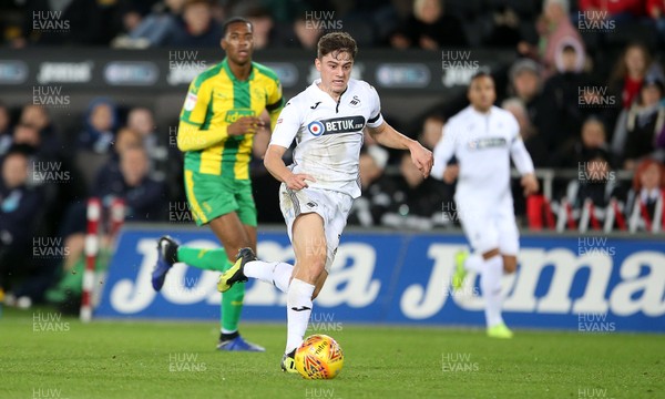 281118 - Swansea City v West Bromwich Albion - SkyBet Championship - Daniel James of Swansea City has a chance at goal
