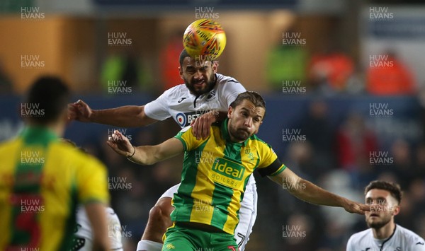 281118 - Swansea City v West Bromwich Albion - SkyBet Championship - Cameron Carter-Vickers of Swansea City goes up for the ball with Jay Rodriguez of West Bromwich Albion