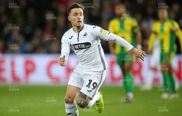 281118 - Swansea City v West Bromwich Albion - SkyBet Championship - Barrie McKay of Swansea City