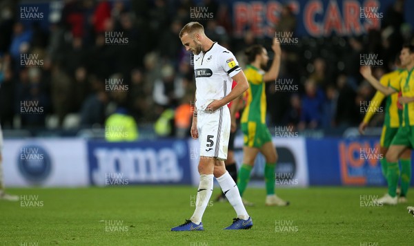 281118 - Swansea City v West Bromwich Albion - SkyBet Championship - Dejected Mike van der Hoorn of Swansea City at full time