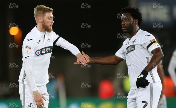 281118 - Swansea City v West Bromwich Albion - SkyBet Championship - Dejected Oli McBurnie and Wilfried Bony of Swansea City at full time