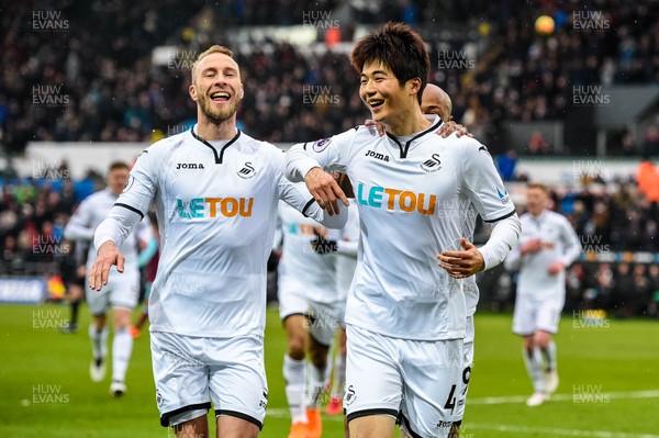 030318 - Swansea City v West Ham United  - Premier League - Ki Sung Yueng of Swansea City Celebrates his goal 