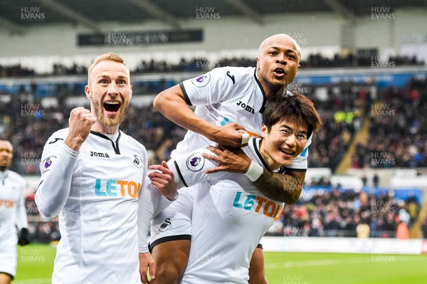030318 - Swansea City v West Ham United  - Premier League - Ki Sung Yueng of Swansea City Celebrates his goal 