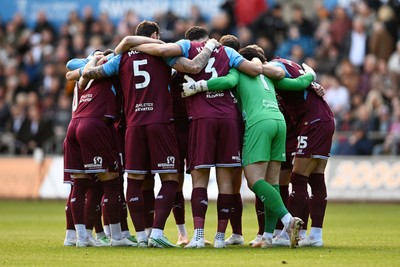 171026 - Swansea City v West Ham United - Sky Bet Championship - West Ham huddle