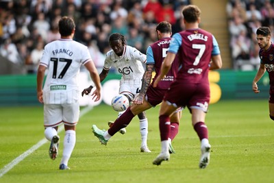 171026 - Swansea City v West Ham United - Sky Bet Championship - Moussa Yeo of Swansea City is challenged by Morato of West Ham