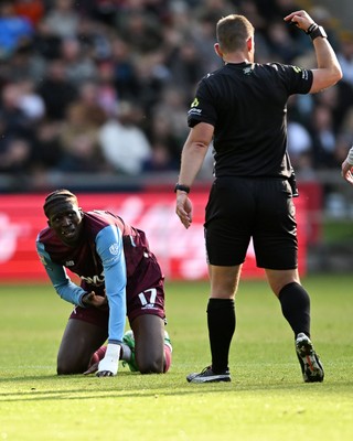 171026 - Swansea City v West Ham United - Sky Bet Championship - Mohamadou Kante of West Ham leaves the field after going down